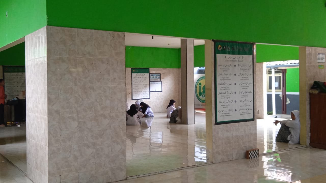 Aula ( Balkon atau Pendopo )